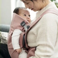 BabyBjörn Mini Cotton Draagzak 5 BabyBjörn Mini Cotton Draagzak -Babyproducten Verkoopwinkel babybj rn mini cotton draagzak oudroze 2