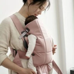 BabyBjörn Mini Cotton Draagzak 4 BabyBjörn Mini Cotton Draagzak -Babyproducten Verkoopwinkel babybj rn mini cotton draagzak oudroze 3