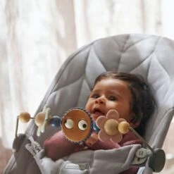 BabyBjörn Speelboog Googly Eyes Pastels -Babyproducten Verkoopwinkel babybj rn speelboog googly eyes pastels 1