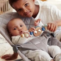 BabyBjörn Speelboog Googly Eyes Pastels -Babyproducten Verkoopwinkel babybj rn speelboog googly eyes pastels 2