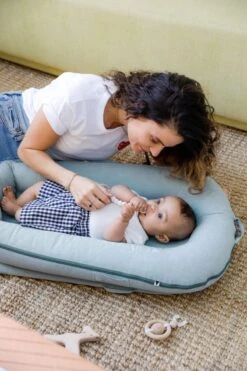 DockAtot Deluxe+ Nestje Trellis Chambray -Babyproducten Verkoopwinkel dockatot deluxe nestje trellis chambray 4